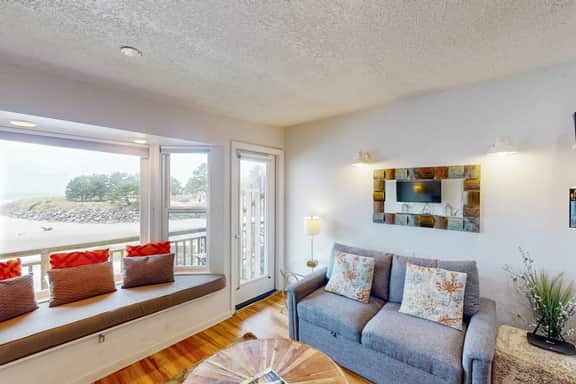 Studio with ocean views wifi washer dryer and gas fireplace
