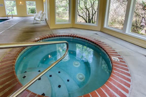 Luxury Waterfront Condo with Shared Hot Tub Pool and Ocean Views