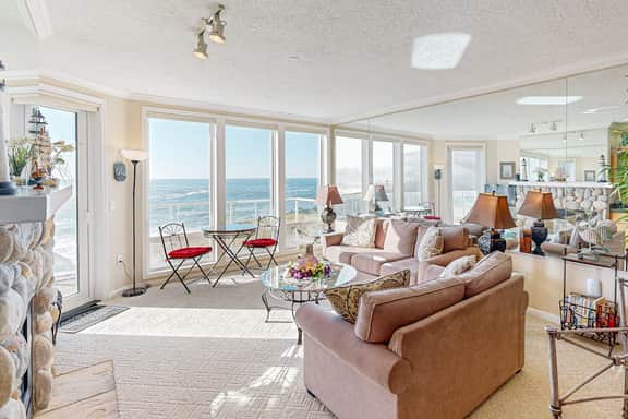 Luxury Waterfront Condo with Shared Hot Tub Pool and Ocean Views - Image 2