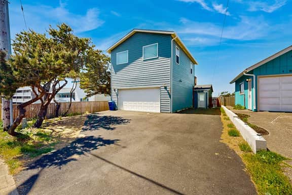 Ocean front home with spacious deck and beach access near shops and restaurants
