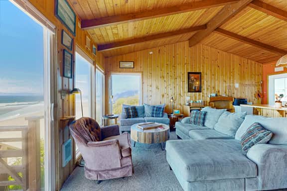 Ocean front home with spacious deck and beach access near shops and restaurants