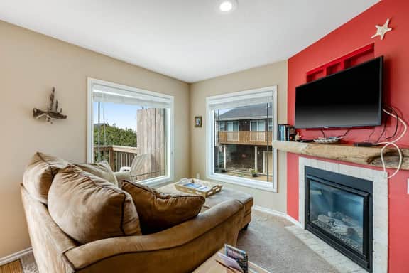2 Story Dog Friendly Aparthotel with Deck Gas Fireplace Ocean Views Beach Access