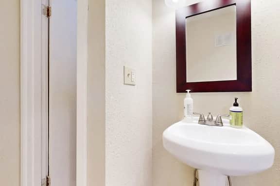 Affordable Dog Friendly Studio Ocean Views and Nearby Beach Access