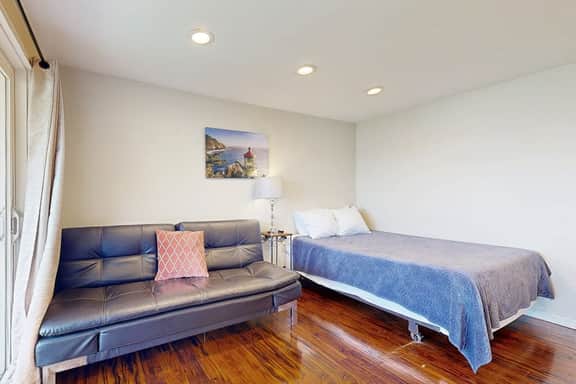 Affordable Dog Friendly Studio Ocean Views and Nearby Beach Access