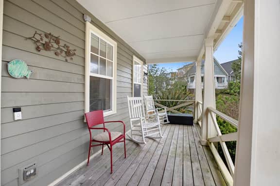 Dog Friendly Beach House with Free WiFi a Furnished Deck Hot Tub and Grill