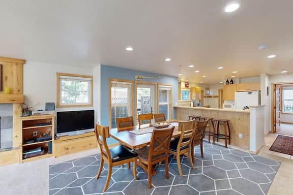 Coastal home walking distance to the beach with outdoor shower and fireplace - Image 5