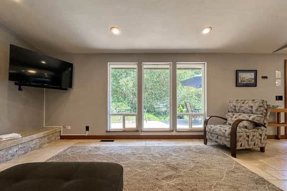 Cozy Depoe Bay retreat with ocean and beach access via trail