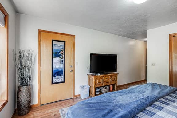 Cozy Home with Wood Stove WiFi Gas Grill and Large Deck Walk to Beach