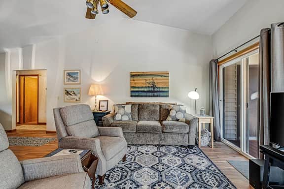 Cozy Home with Wood Stove WiFi Gas Grill and Large Deck Walk to Beach - Image 5