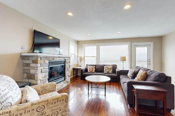 Newly Remodeled Condo with Marvelous Ocean Views Nearby Beach Access Dogs OK