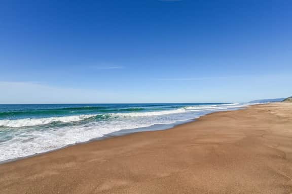 Ocean Views and Pure Luxury Await Dog Friendly Home with WiFi