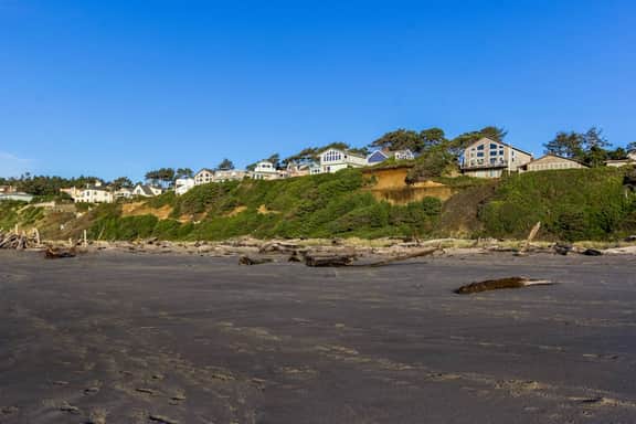 Huge Renovated Condo with Ocean Views and Nearby Beach Access Dog Friendly