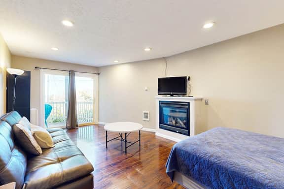 Dog Friendly Studio with Private Balcony Miles of Beach just Steps Away