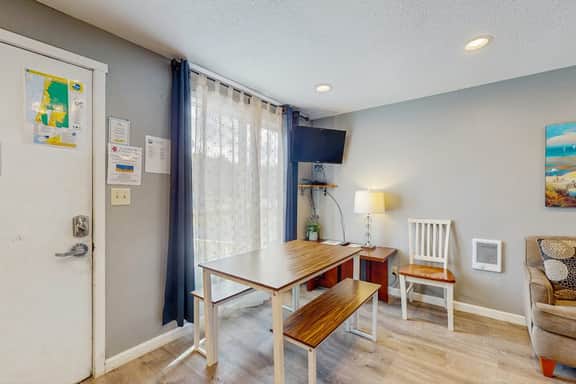 Dog Friendly Room with Kitchen Located Near the Beach and Downtown