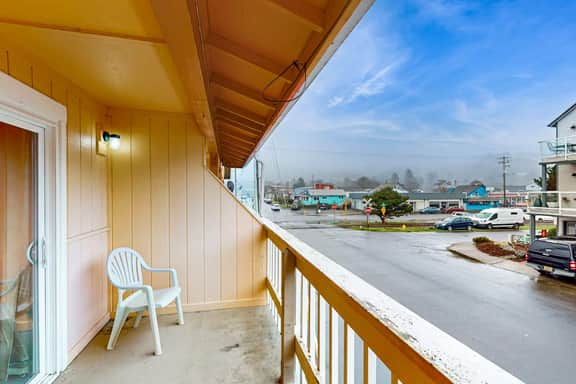 Dog Friendly Motel Room Located Near the Beach and Downtown - Image 2
