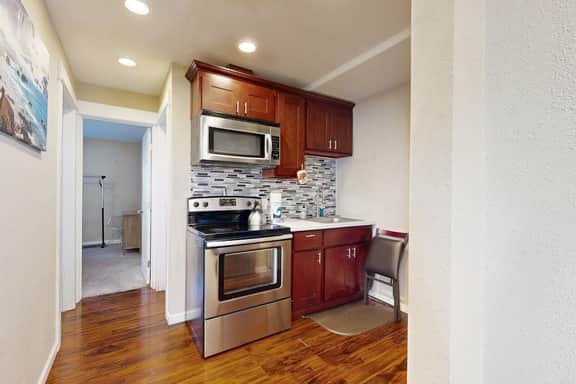 Modern Condo with Peekaboo Ocean Views Nearby Beach Access Dogs OK - Image 4