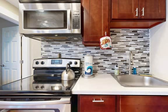 Modern Condo with Peekaboo Ocean Views Nearby Beach Access Dogs OK - Image 5