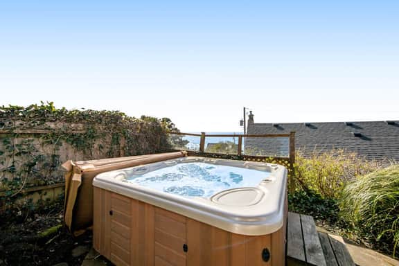 Dog Friendly Coastal Retreat with Ocean Views - Image 2