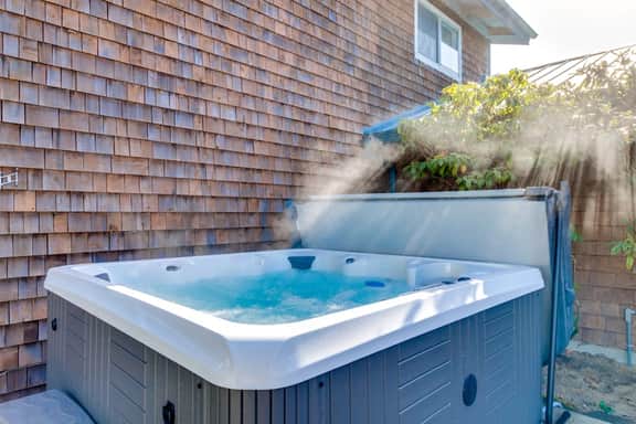 Dog Friendly Home with Private Hot Tub and Game Room Near the Beach and Nedonna Lake