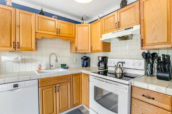 Dog Friendly Home with Private Hot Tub and Game Room Near the Beach and Nedonna Lake