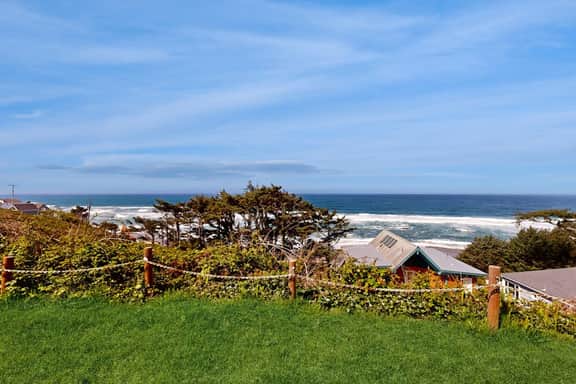 Dog Friendly Condo with Stunning Ocean Views and Easy Beach Access - Image 3