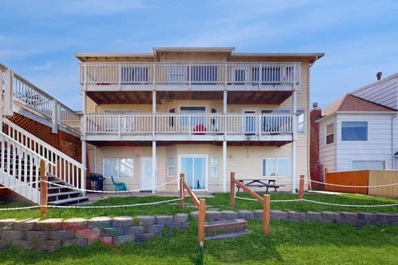 Dog Friendly Condo with Stunning Ocean Views and Easy Beach Access - Image 2