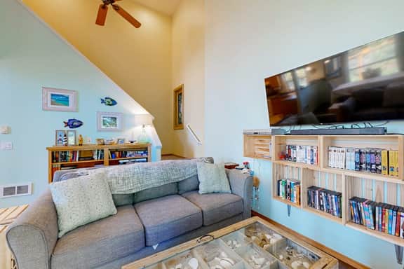 Dog Friendly Home with Ocean Views Private Grill Full Kitchen and Free WiFi