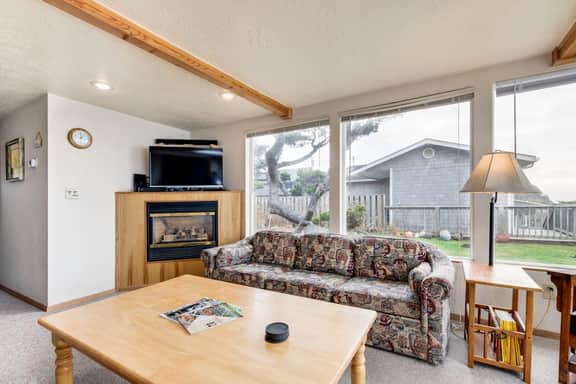 Dog Friendly Oceanfront Home with Easy Beach Access, Large Deck & Walk to Park - Image 5