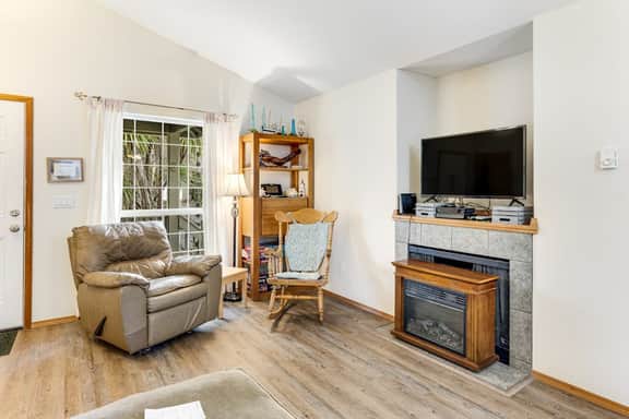 Dog Friendly Home Just a Half Mile Walk to the Beach and Heart of Town