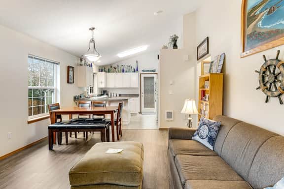 Dog Friendly Home Just a Half Mile Walk to the Beach and Heart of Town