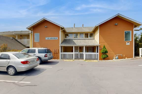 Dog Friendly Studio with Ocean Views WiFi and Nearby Beach Access