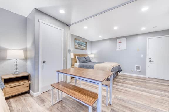 Dog friendly Two Room Combination Walk to Downtown and the Beach