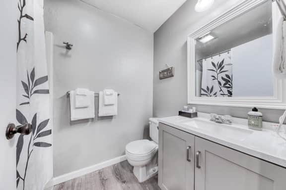 Dog friendly Two Room Combination Walk to Downtown and the Beach