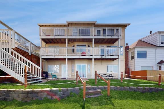 Dog Friendly Studio Condo with Ocean Views WiFi Close to Everything