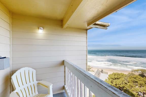 Dog Friendly Studio Condo with Ocean Views WiFi Close to Everything