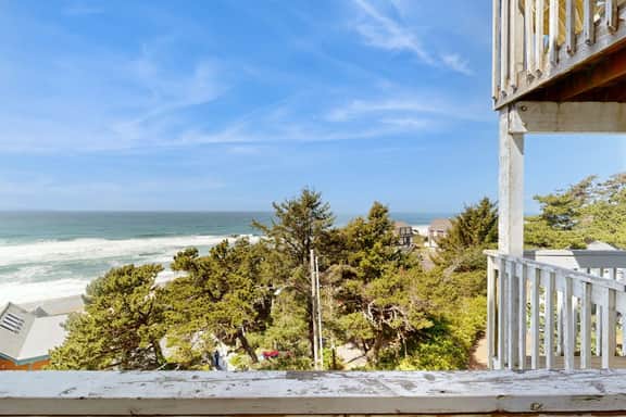 Dog Friendly Suite with Ocean Views Balcony Free WiFi and Nearby Beach Access
