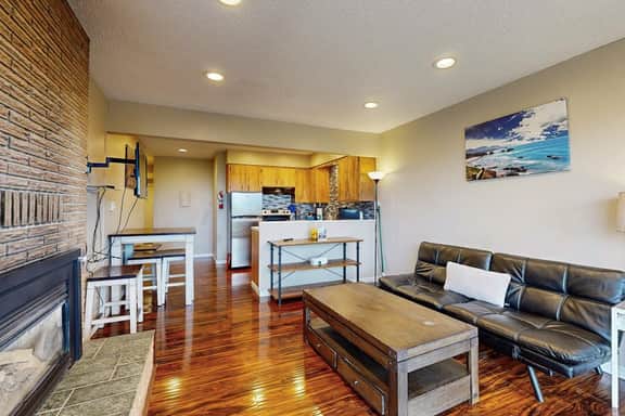 Oceanview Condo with Easy Beach Access and Full Kitchen Dogs OK