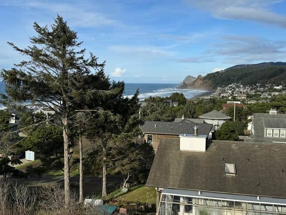 Cottage with wraparound deck and ocean views close to beach and town dog friendly - Image 2