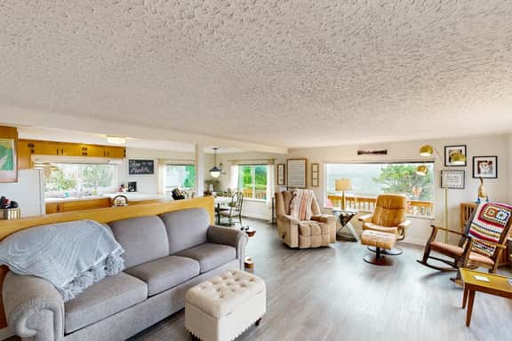 Cottage with wraparound deck and ocean views close to beach and town dog friendly - Image 5