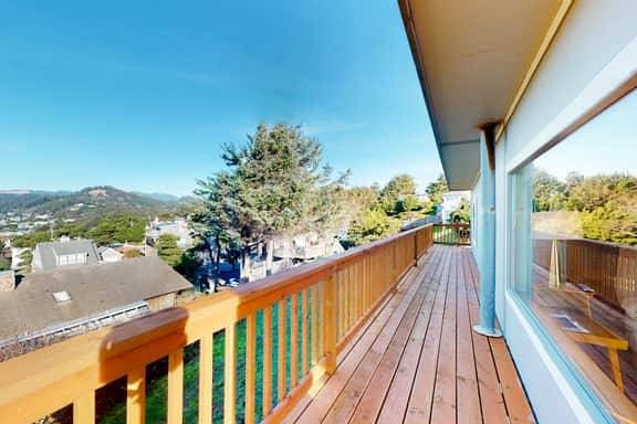 Cottage with wraparound deck and ocean views close to beach and town dog friendly