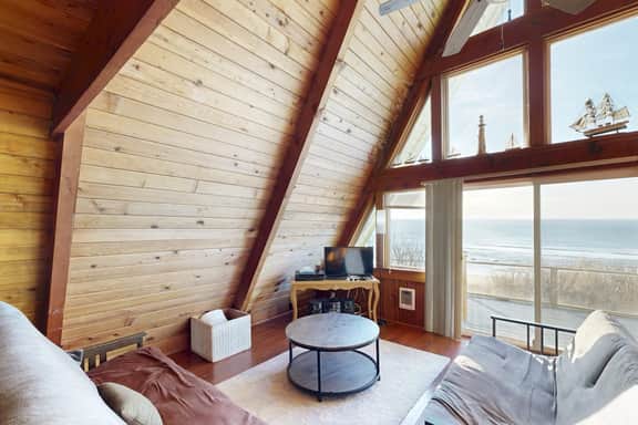 Dog friendly A frame cottage oceanfront with ocean views and two blocks from beach - Image 5