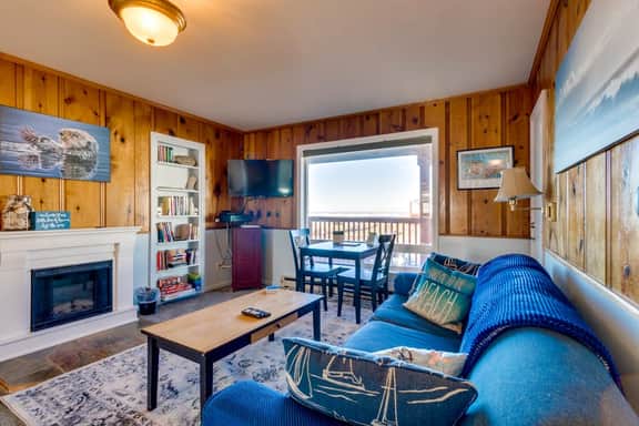 Dog Friendly Waterfront Condo with Ocean Views Moments From the Beach and Town - Image 2