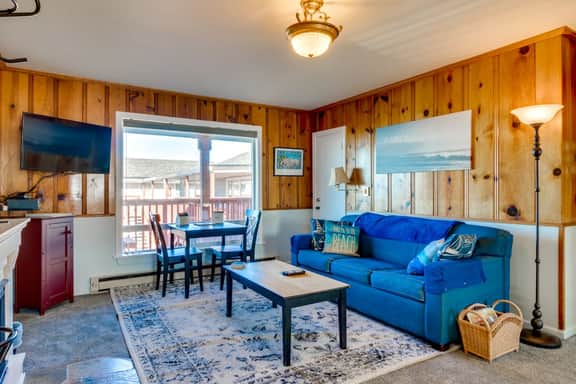 Dog Friendly Waterfront Condo with Ocean Views Moments From the Beach and Town - Image 4