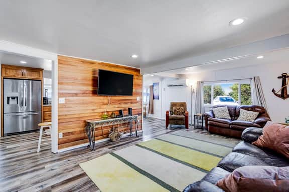 Gorgeous home overlooking the bay near a boat launch dog friendly
