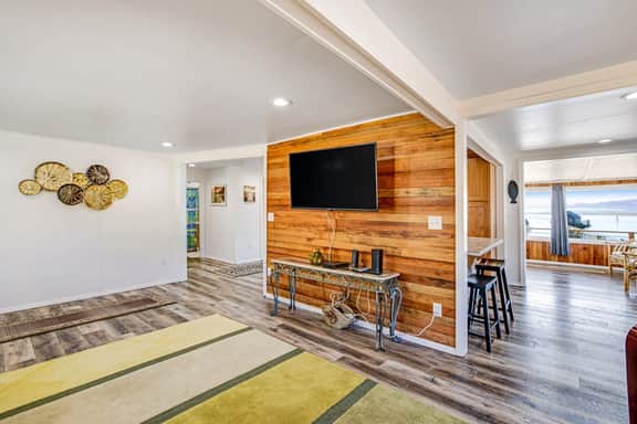 Gorgeous home overlooking the bay near a boat launch dog friendly