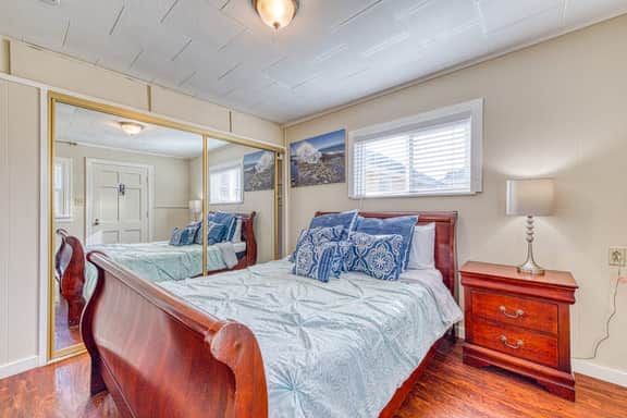 Dog Friendly Triplex 3 private apartments Easy Walk to the Beach and Town