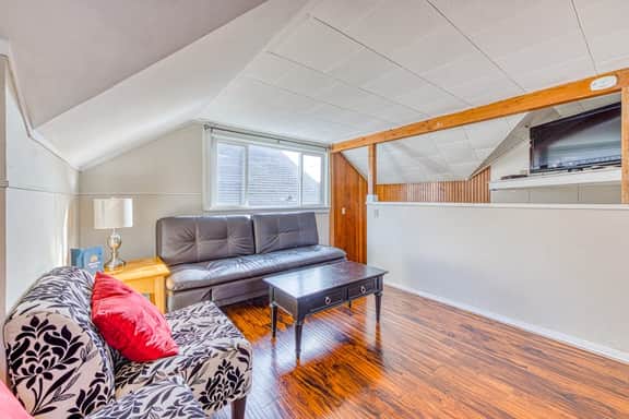 Dog Friendly Triplex 3 private apartments Easy Walk to the Beach and Town