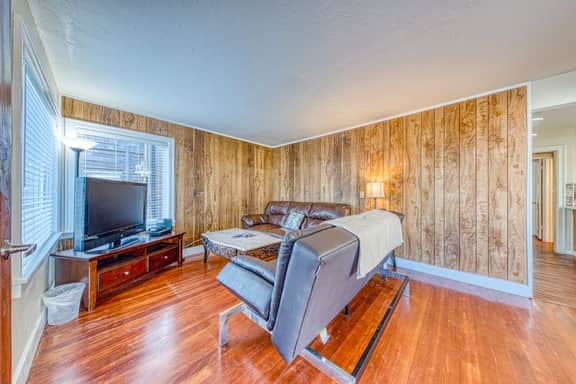 Dog Friendly Triplex 3 private apartments Easy Walk to the Beach and Town - Image 5