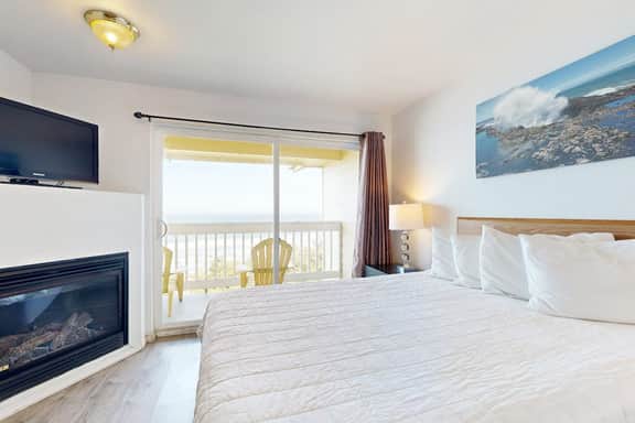 Upper Floor Oceanview Studio Perfect for Couples Free WiFi Dogs Allowed