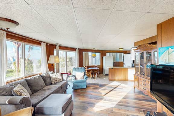 Spacious Dog Friendly Getaway with Boat Parking Perfect for Two Families